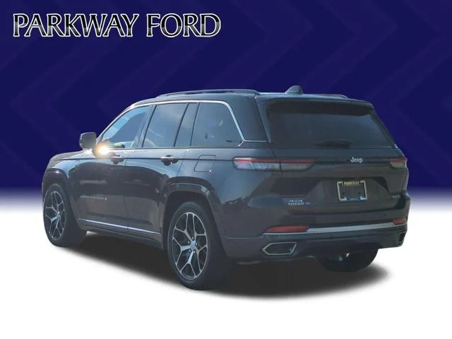 Used 2024 Gray Jeep Summit Reserve image 3