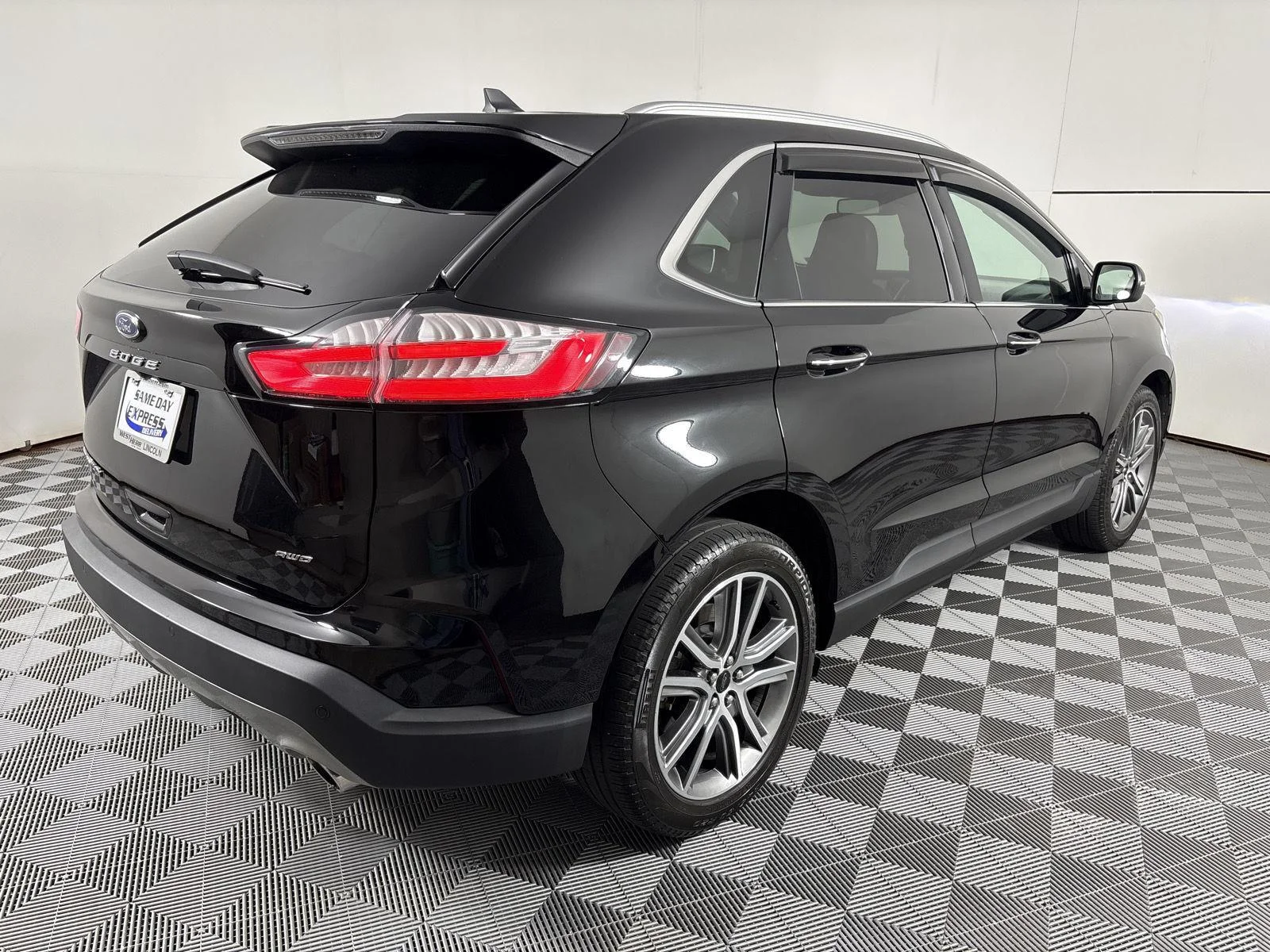 Used 2024 Agate Black Metallic Ford Titanium image 22