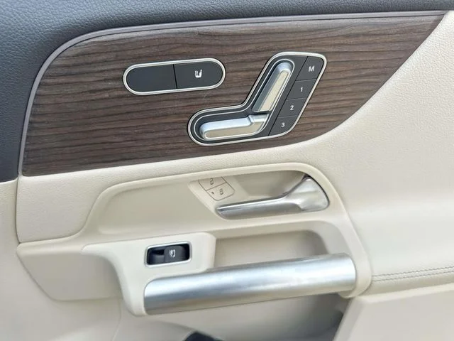Used 2025 Silver Mercedes-Benz GLA 250 image 21