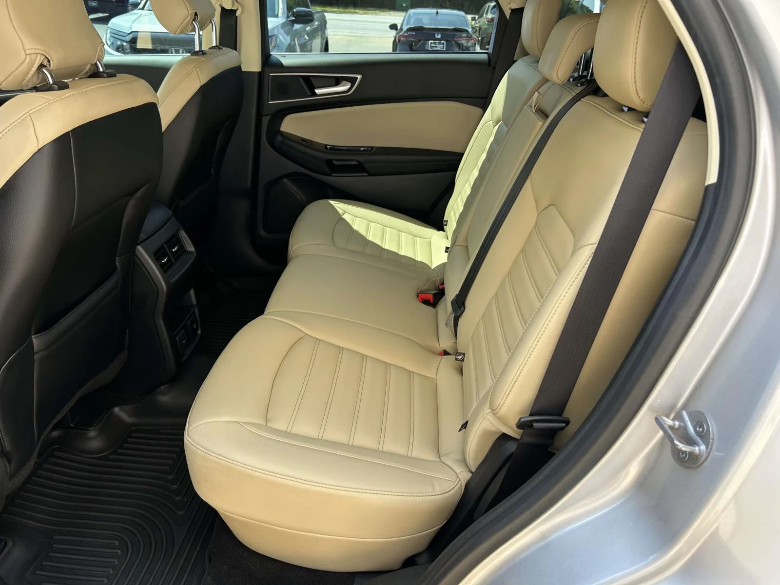 Used 2019 Silver Ford SEL FWD image 9