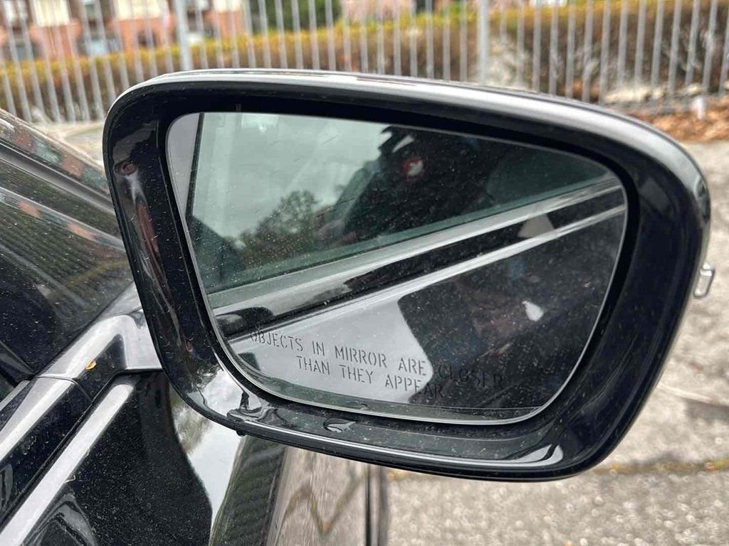 Used 2022 Black BMW 740i image 12