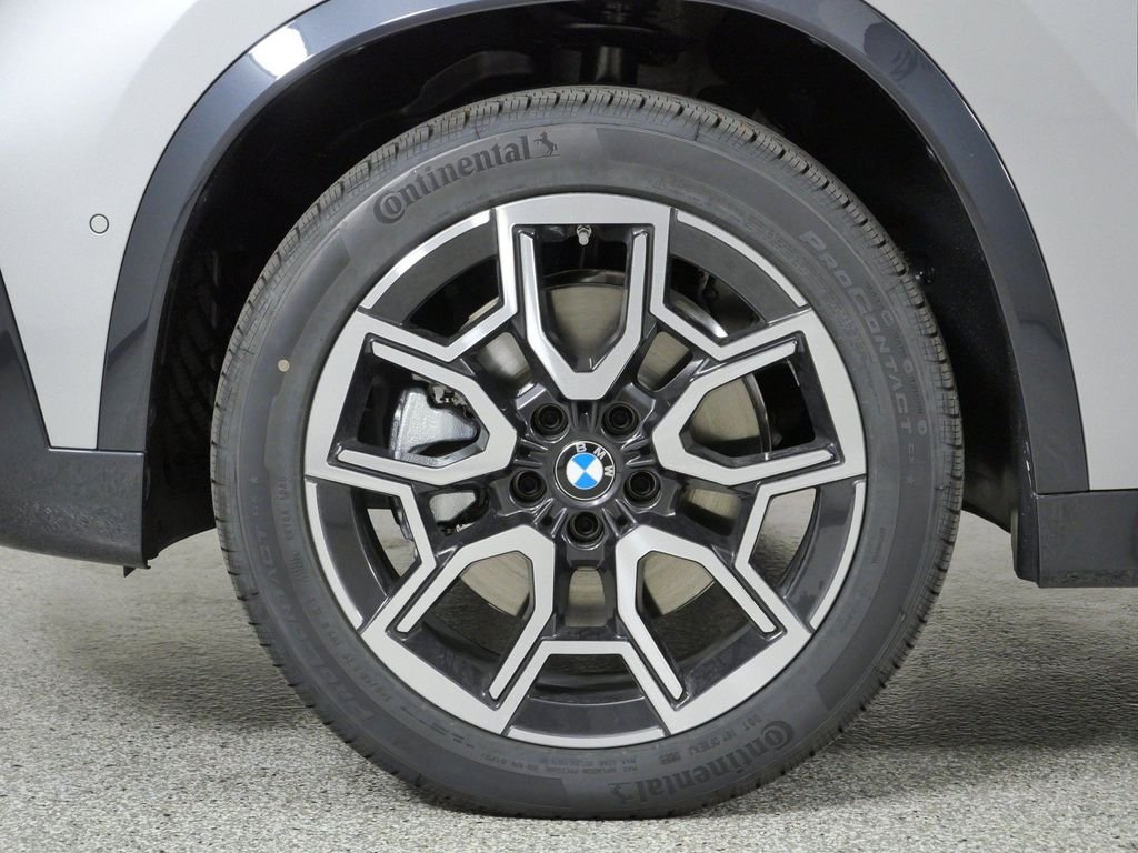 New 2026 Space Silver Metallic BMW xDrive28i image 16