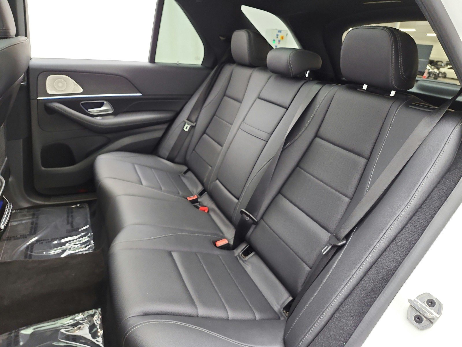 Certified Used 2024 MANUFAKTUR Diamond White Metallic Mercedes-Benz GLE 450 4MATIC® SUV image 13