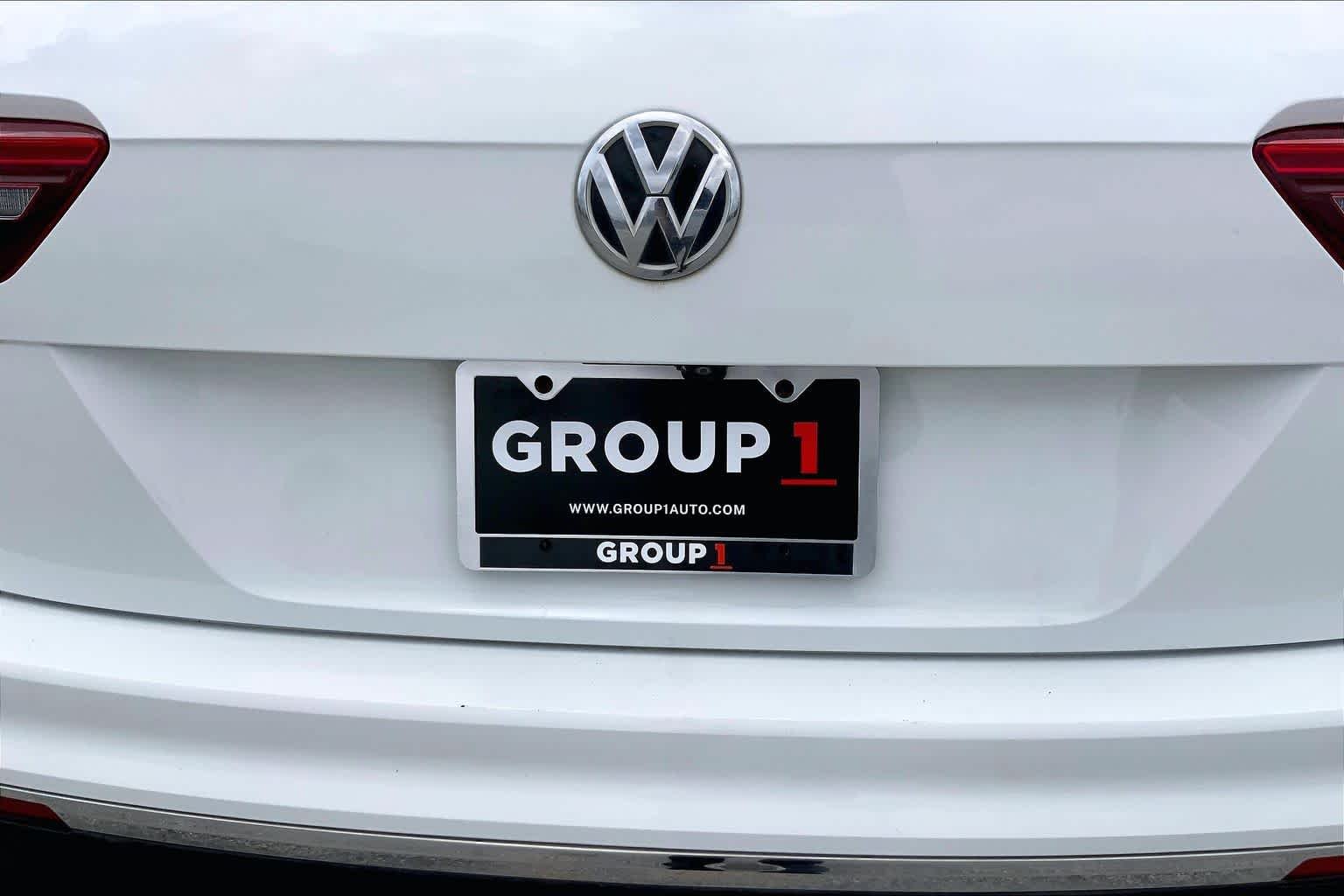 Used 2018 Pure White Volkswagen SE image 10