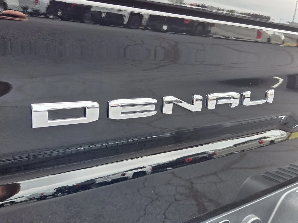 Used 2024 Onyx Black GMC Denali image 11