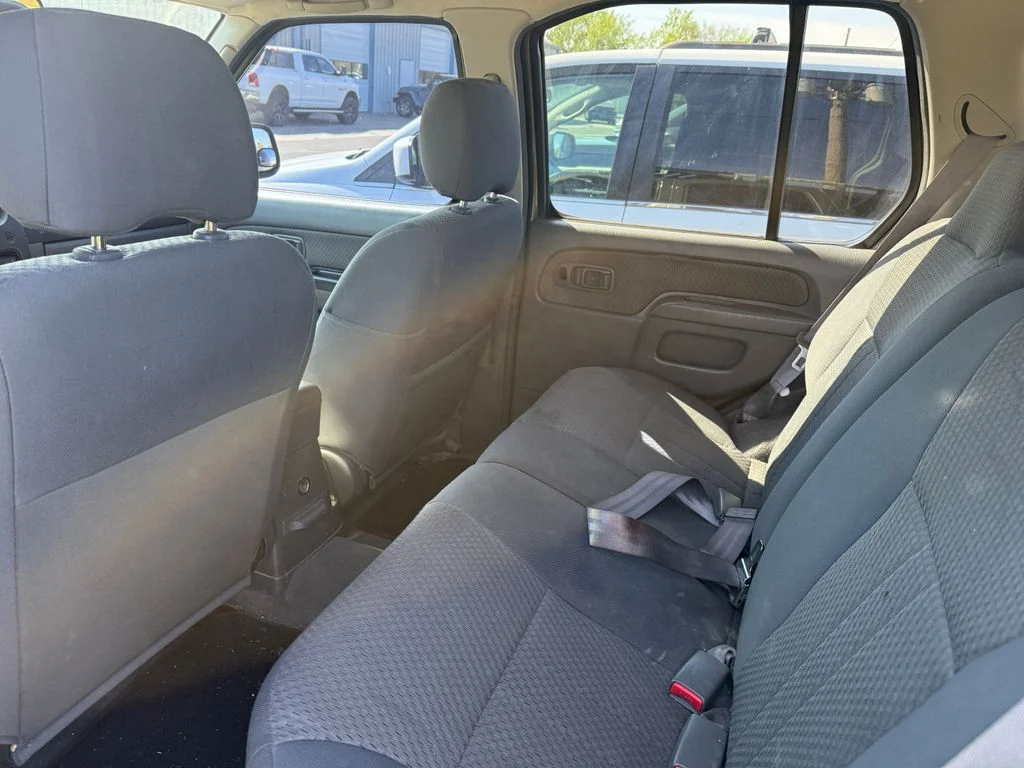Used 2004 Green Nissan XE image 12