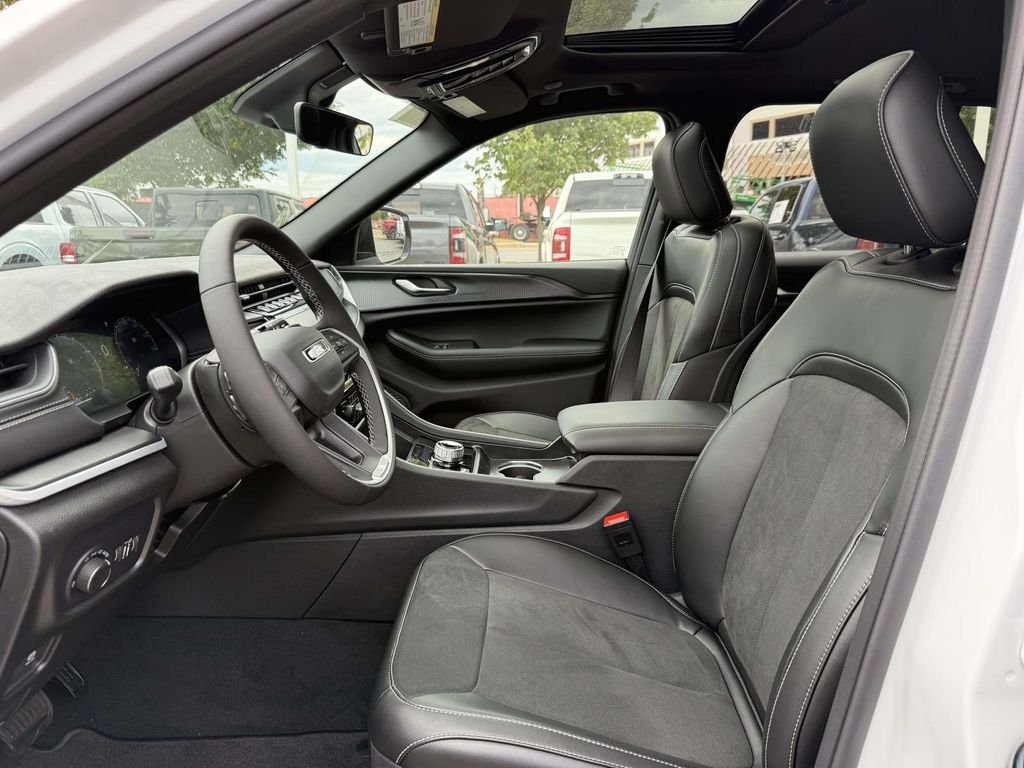 2025 Jeep Grand Cherokee Altitude - Photo 15
