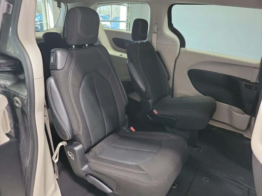 Certified Used 2023 Gray Chrysler LX image 8