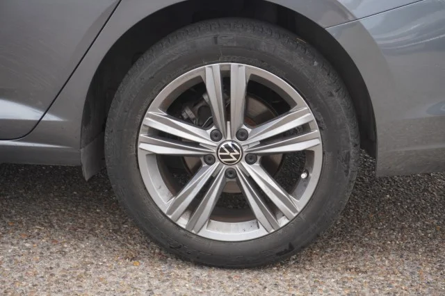 Used 2024 Gray Volkswagen SE image 12
