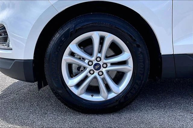 Used 2020 White Ford SEL image 30