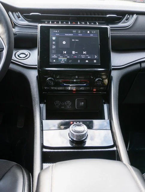 Used 2025 Gray Jeep Altitude X image 15