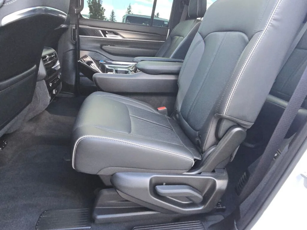 Used 2025 White Jeep Series II image 22