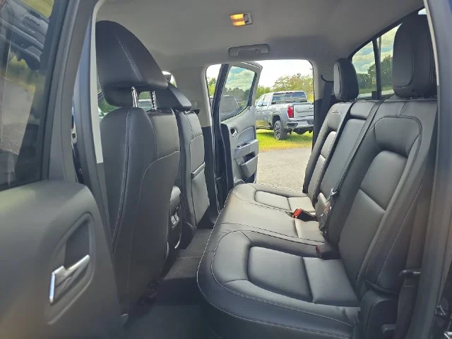 Used 2022 Black Chevrolet Z71 image 15