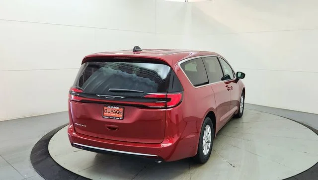 New 2027 Red Hot Pearl-Coat Exterior Paint Chrysler Select image 9