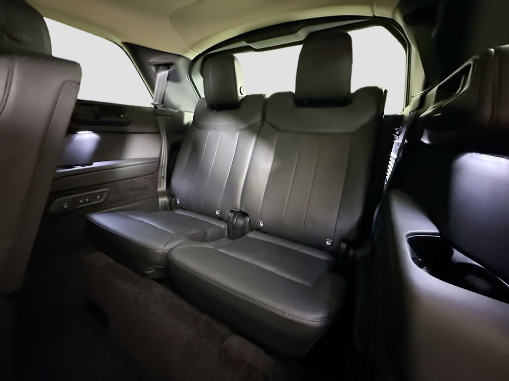 New 2026 Fuji White Land Rover SE image 23