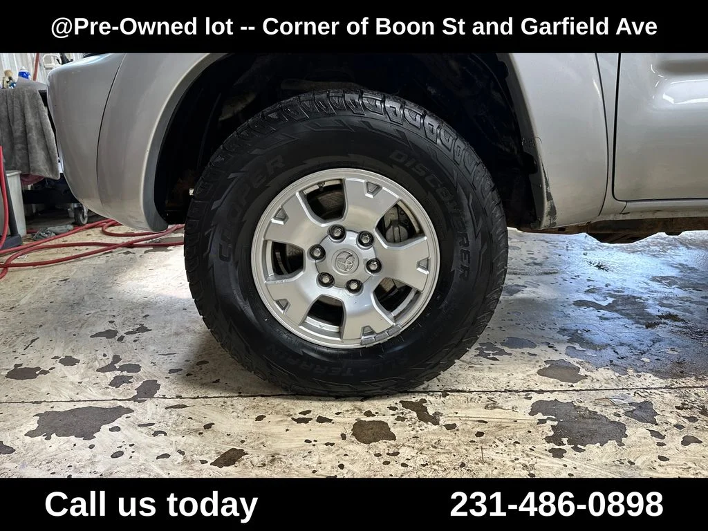 Used 2009 Silver Toyota Base image 7
