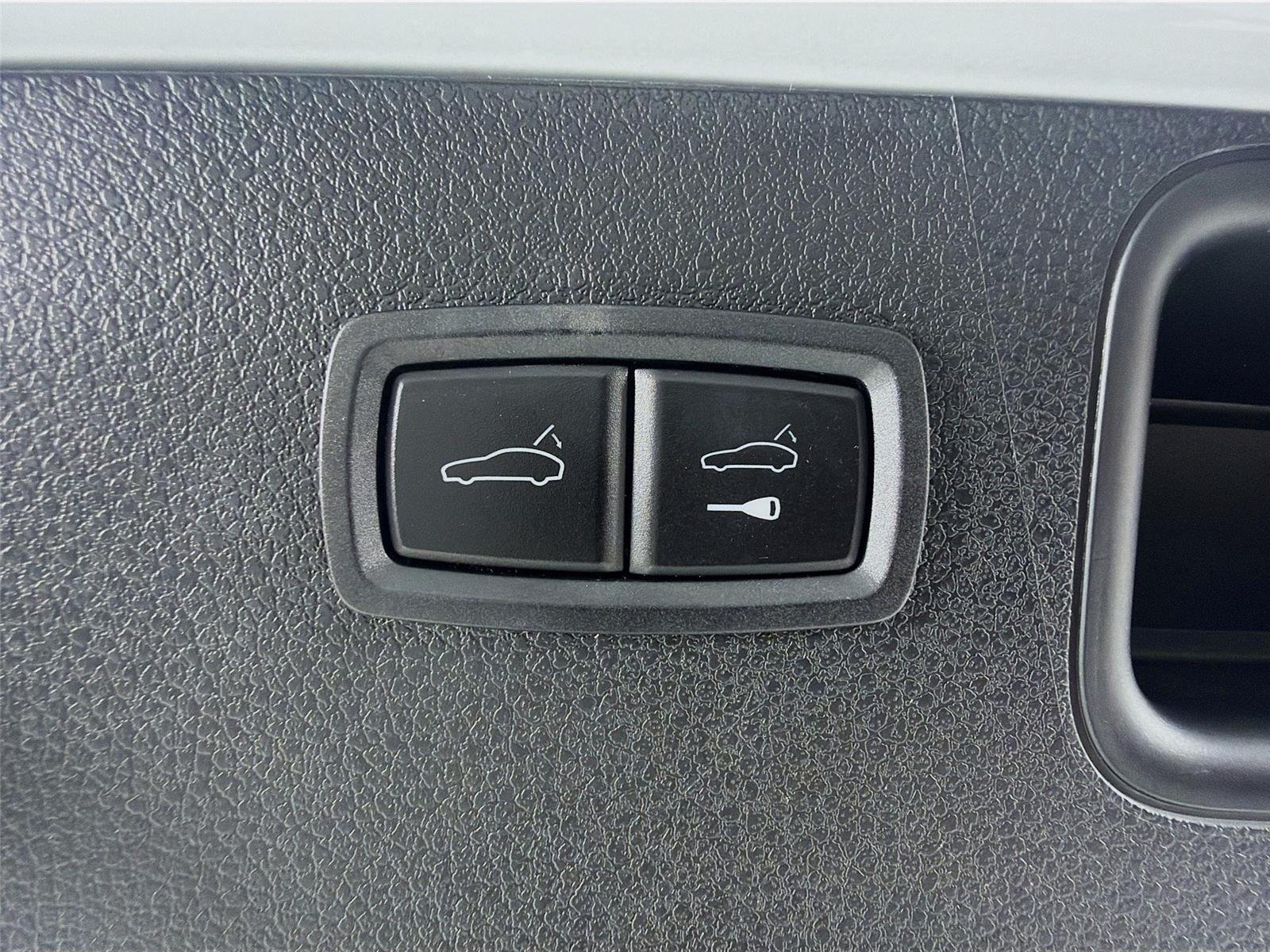 Used 2023 Carrara White Metallic Porsche T image 23