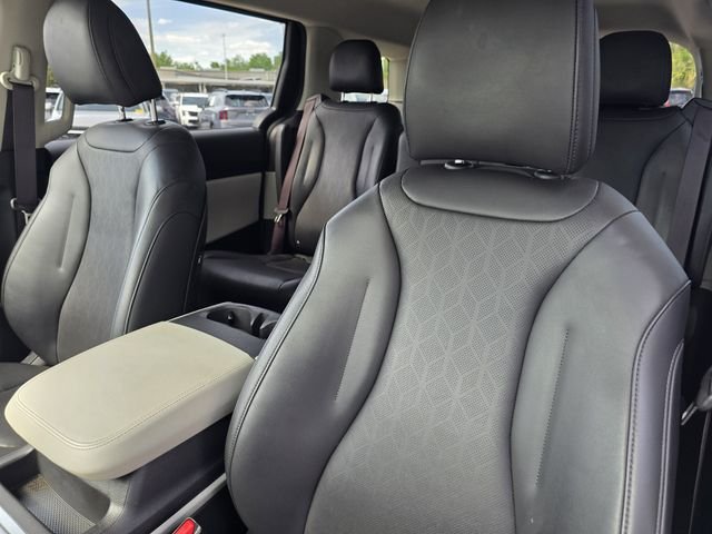 Used 2024  Kia LX image 22