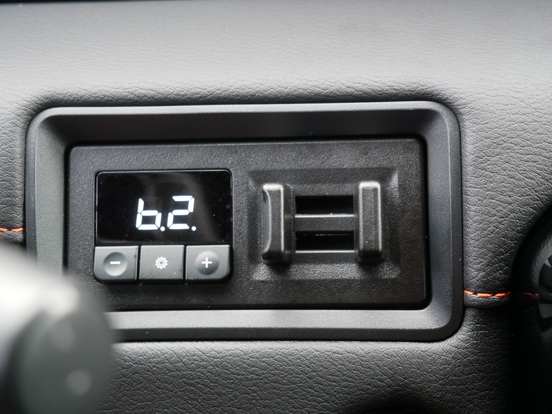 Used 2025 Gun Metallic/Super Black Nissan PRO-4X image 34