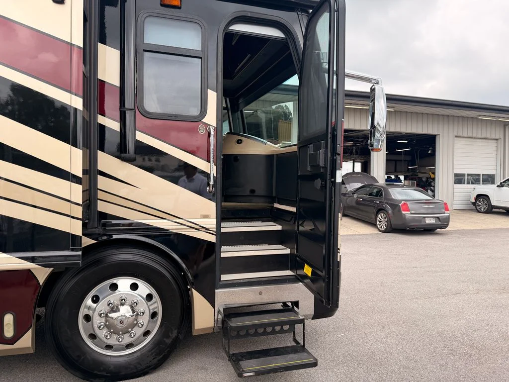 Used 2010 Black Fleetwood 42T image 15