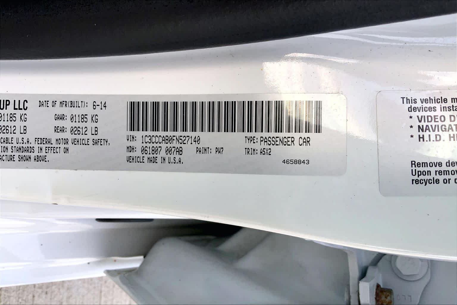 Used 2015 Bright White Clearcoat Chrysler Limited image 28