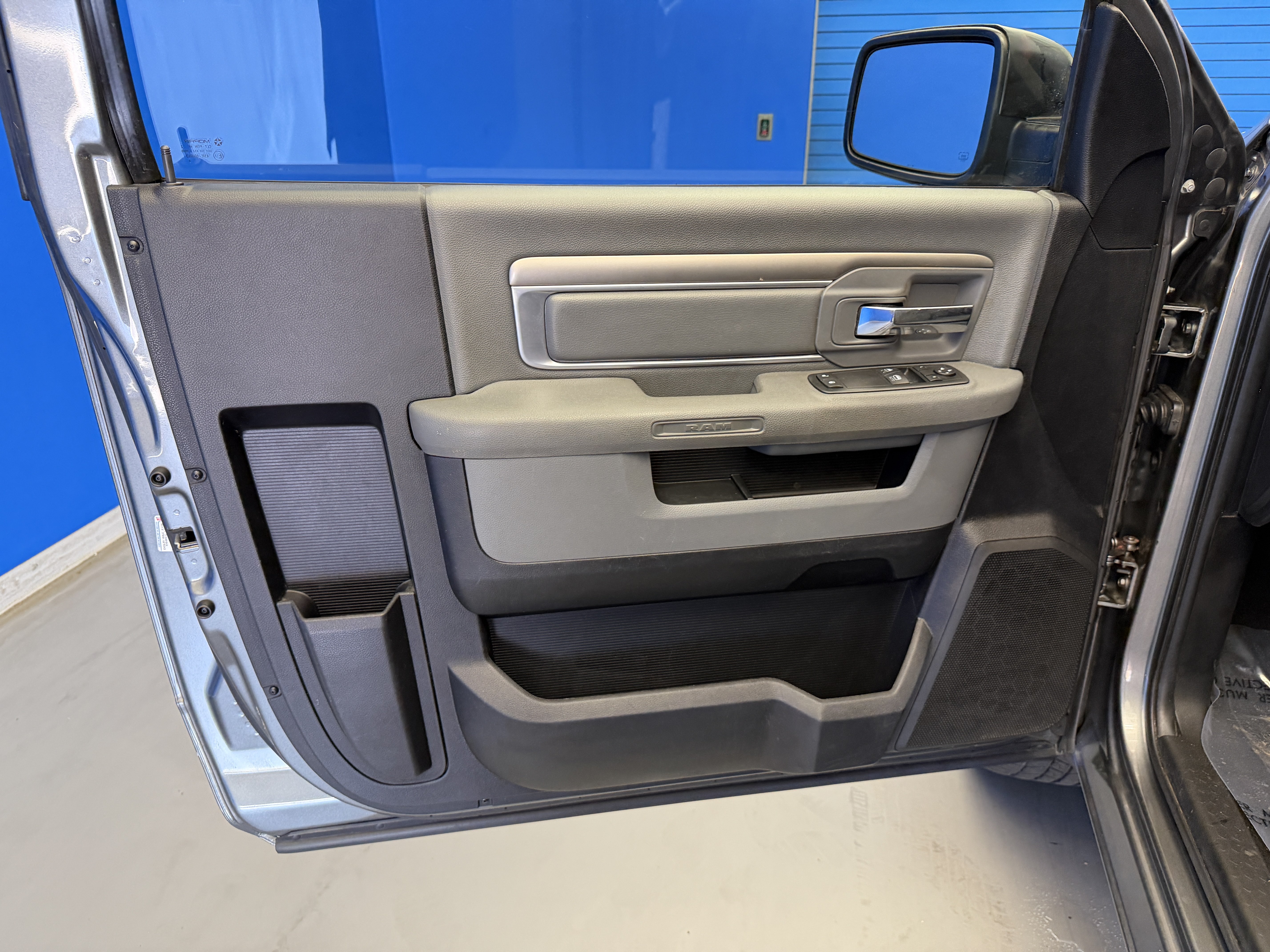 Used 2013 Mineral Gray Metallic Ram Tradesman image 9