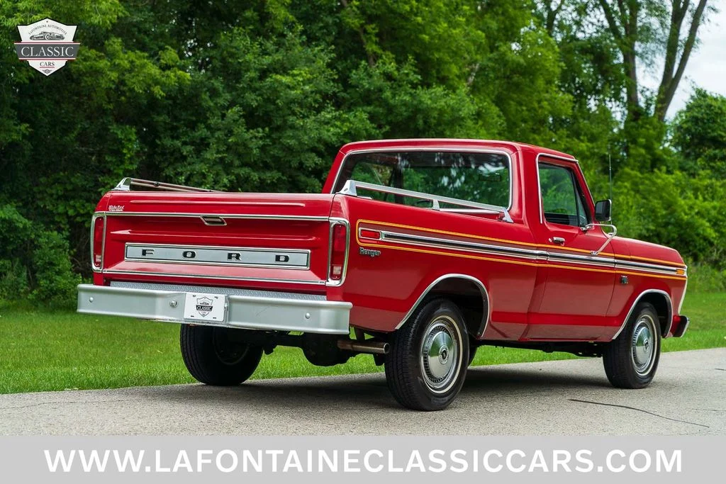 Used 1975 Red Ford  image 10