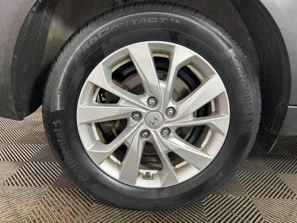 Used 2020 Cream White Hyundai Value image 2