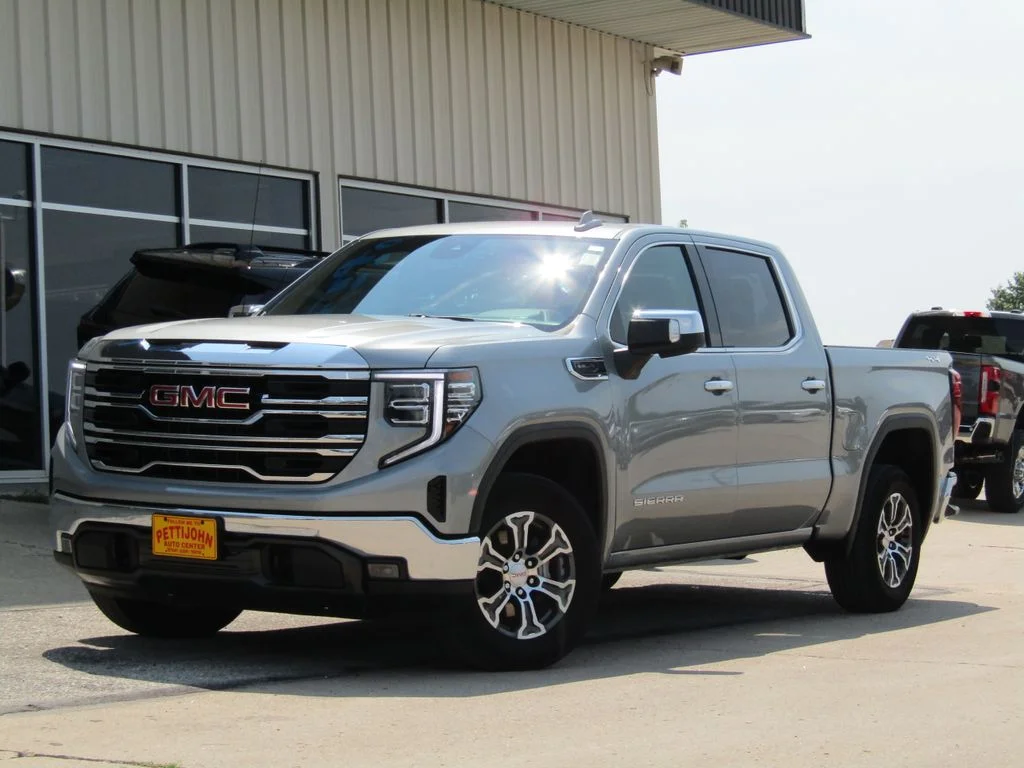 Used 2025 Sterling GMC SLT image 12