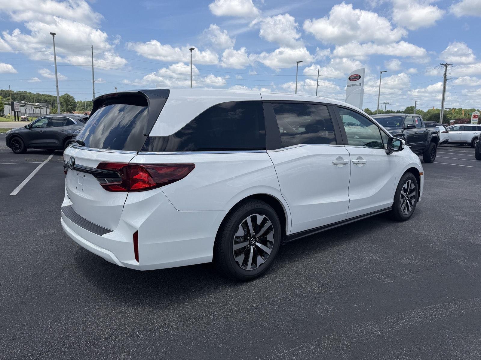Used 2026 Platinum White Pearl Honda EX-L image 5