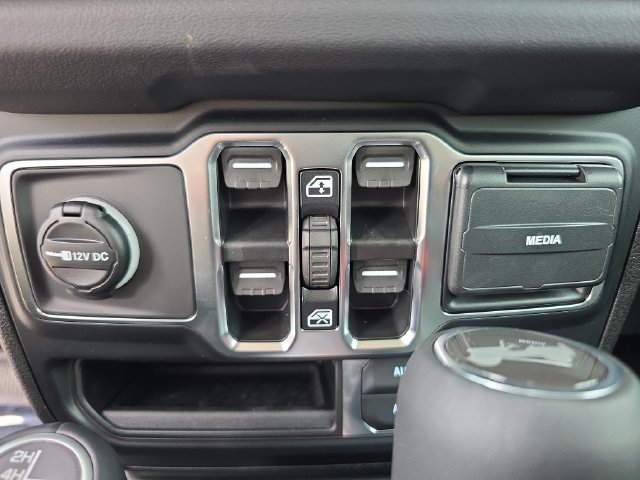 New 2026 Hydro Blue Pearl-Coat Exterior Paint Jeep Sahara image 16