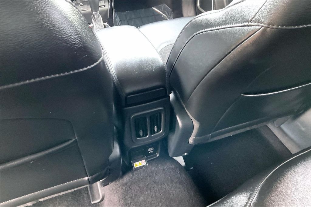 Used 2019 Silver Jeep Latitude image 34