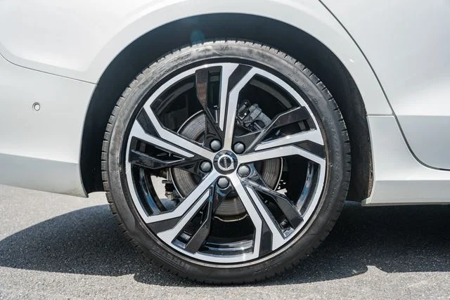 Certified Used 2024 Crystal White Volvo Plus image 18
