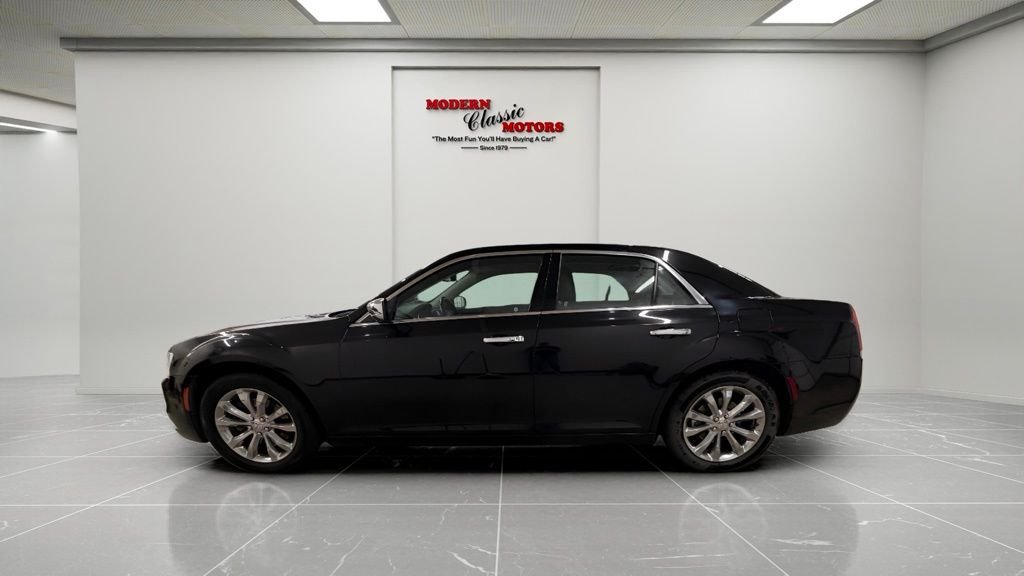Used 2019 Black Chrysler Limited image 4