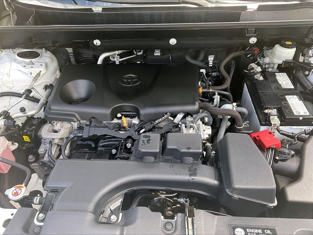 Used 2022 White Toyota XLE image 29