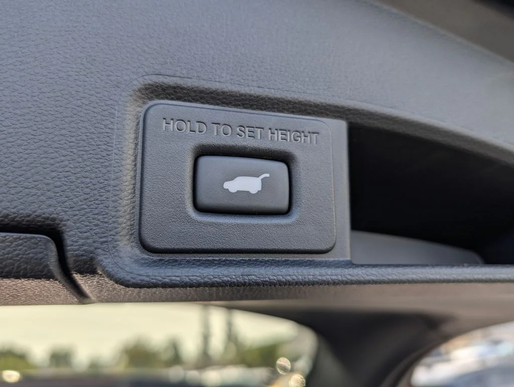 Used 2025  Acura Technology Package image 12