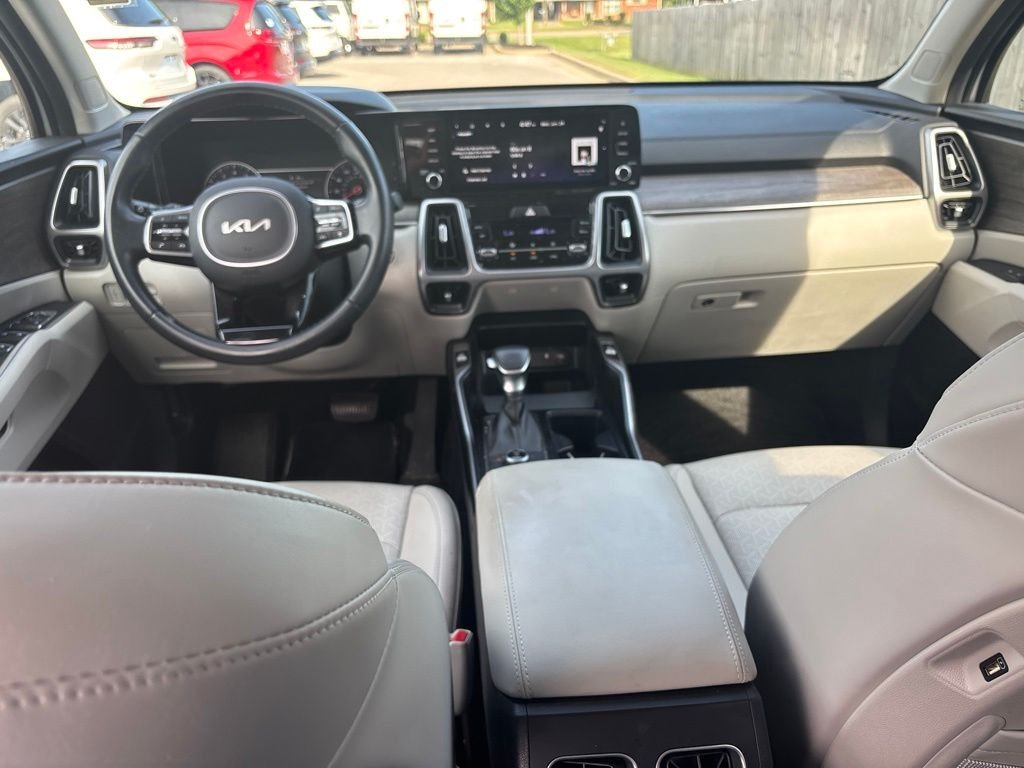 Used 2023 White Kia X-Line EX image 22