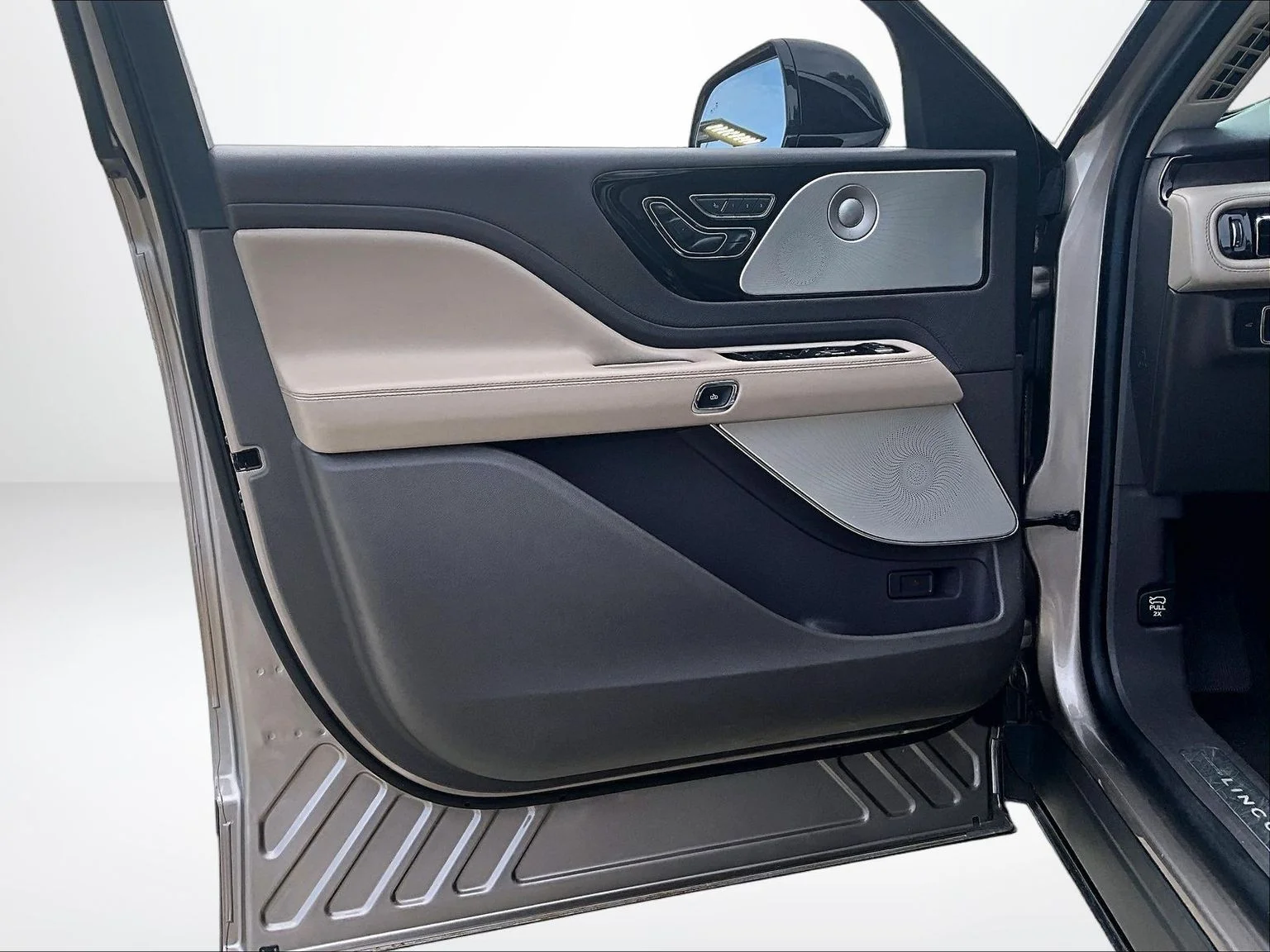 Used 2020 Beige Lincoln Reserve image 22
