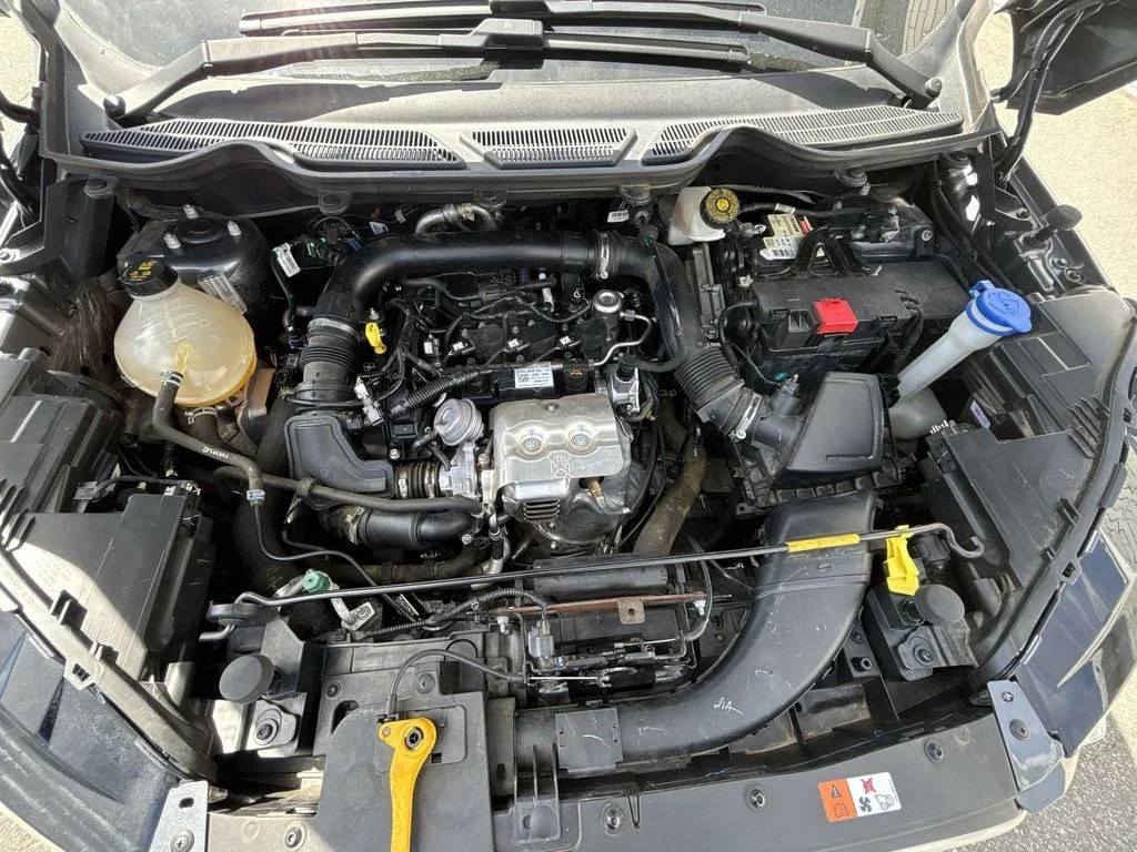 Used 2020 Gray Ford SE image 17