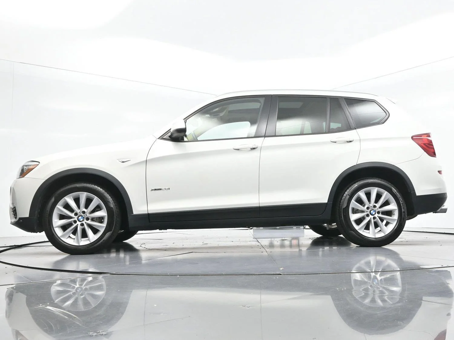 Used 2017 Alpine White BMW xDrive28i image 45