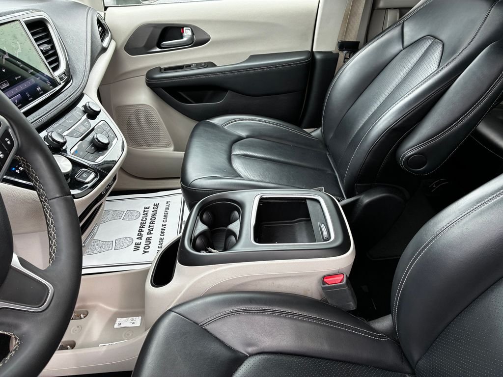 Used 2023 White Chrysler Touring L image 17