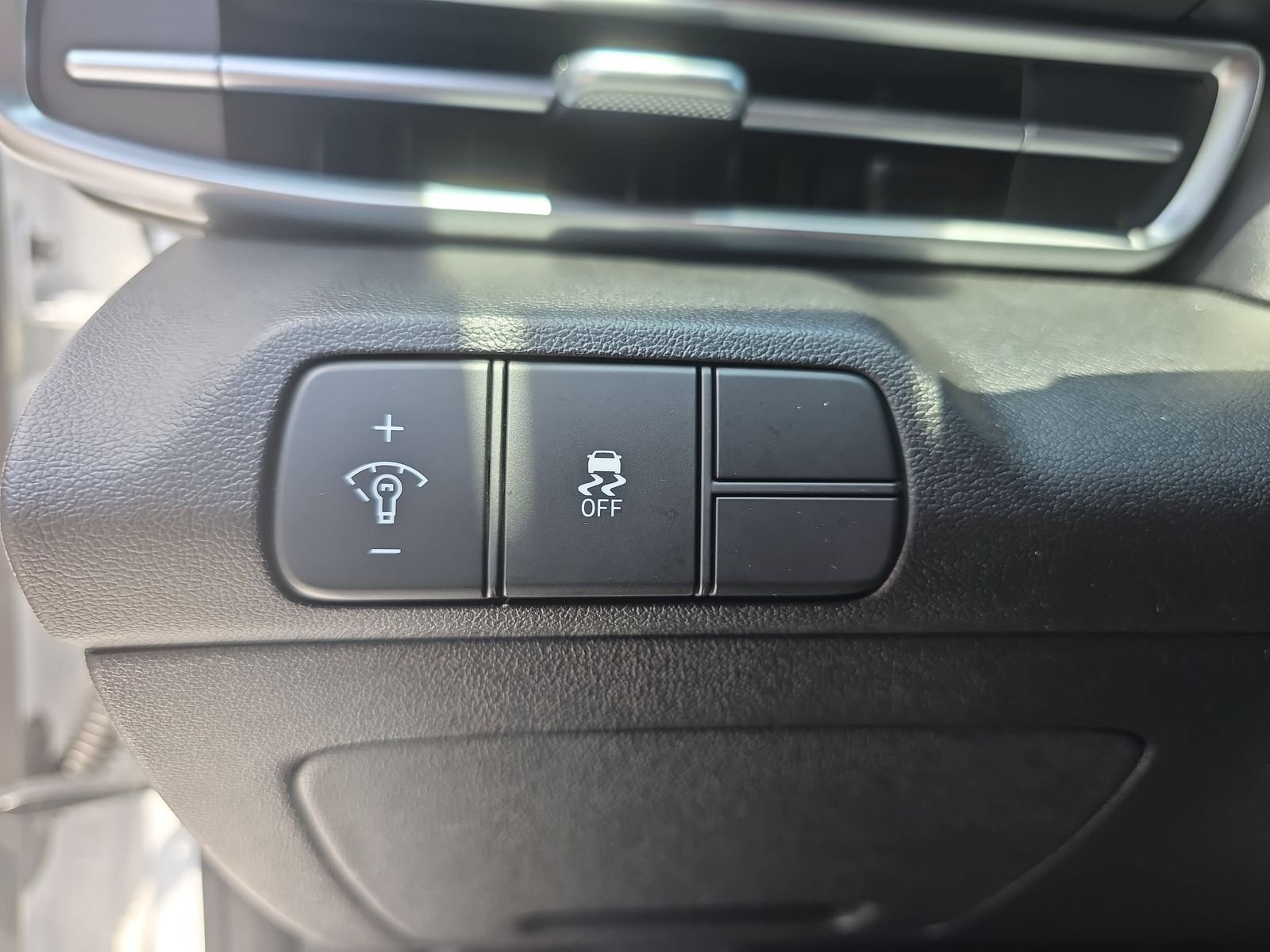 Used 2024 White Hyundai SEL image 26