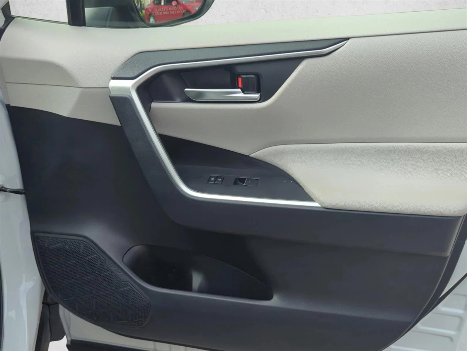 Used 2023 White Toyota Hybrid XLE Premium image 26