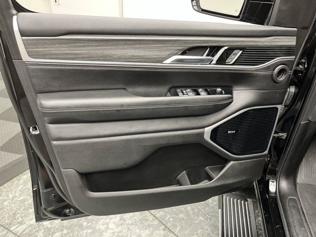 Used 2023 Diamond Black Crystal Pearlcoat Jeep Series III image 9
