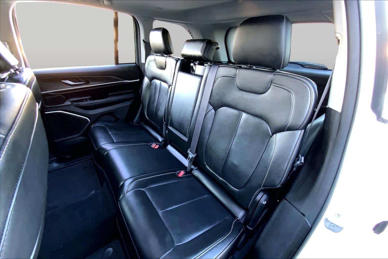 Used 2022 Bright White Clearcoat Jeep  image 20