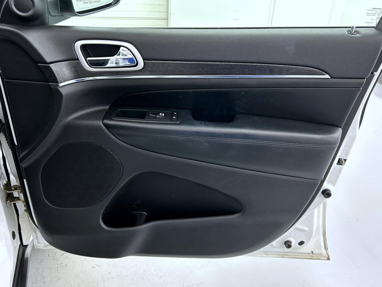 Used 2018 White Jeep Limited image 16