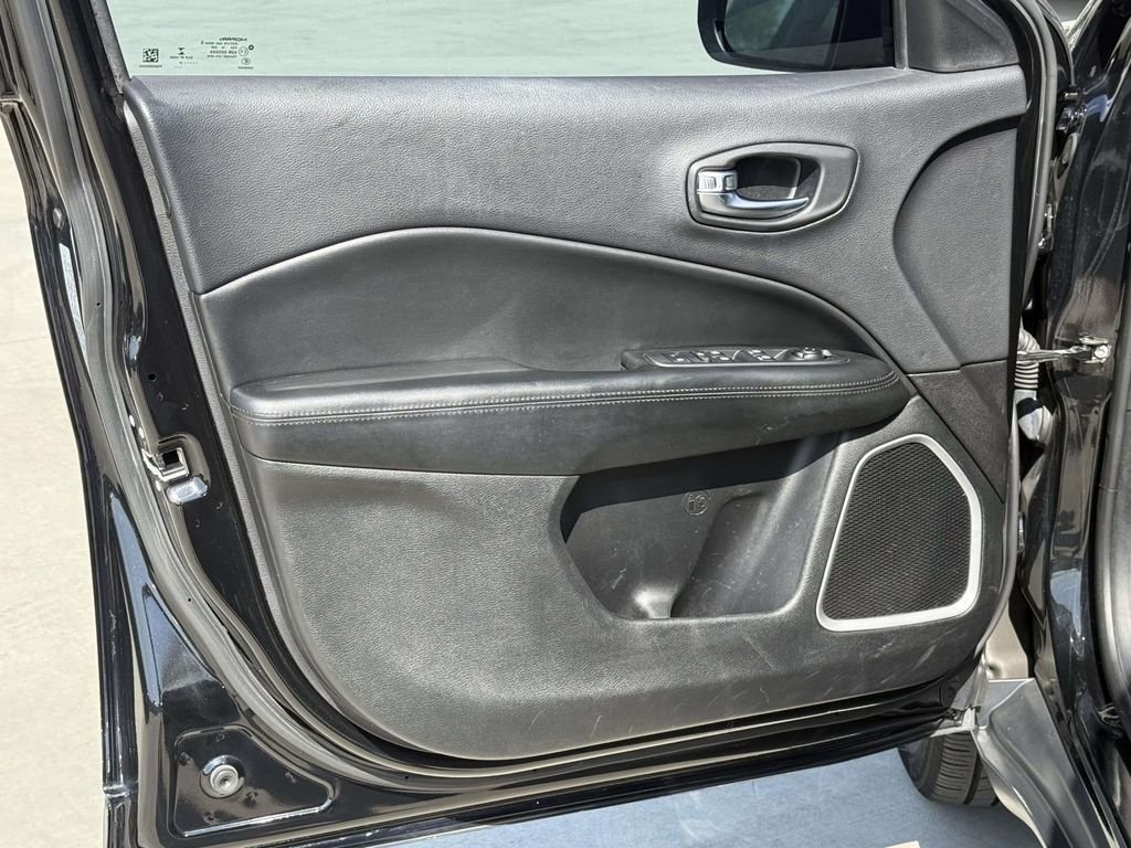 Used 2018 Black Jeep Latitude image 29