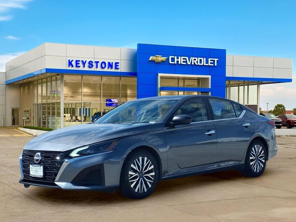 Used 2025 Gray Nissan SV FWD image 3