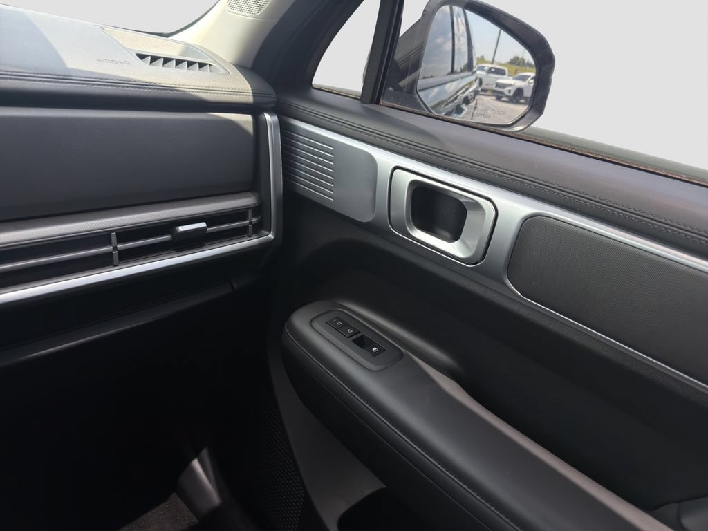 Used 2024 Black Hyundai SEL image 17