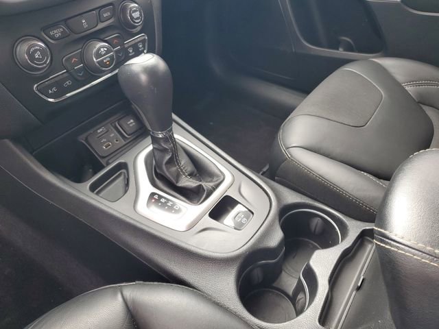 Used 2018 White Jeep Latitude Plus image 19